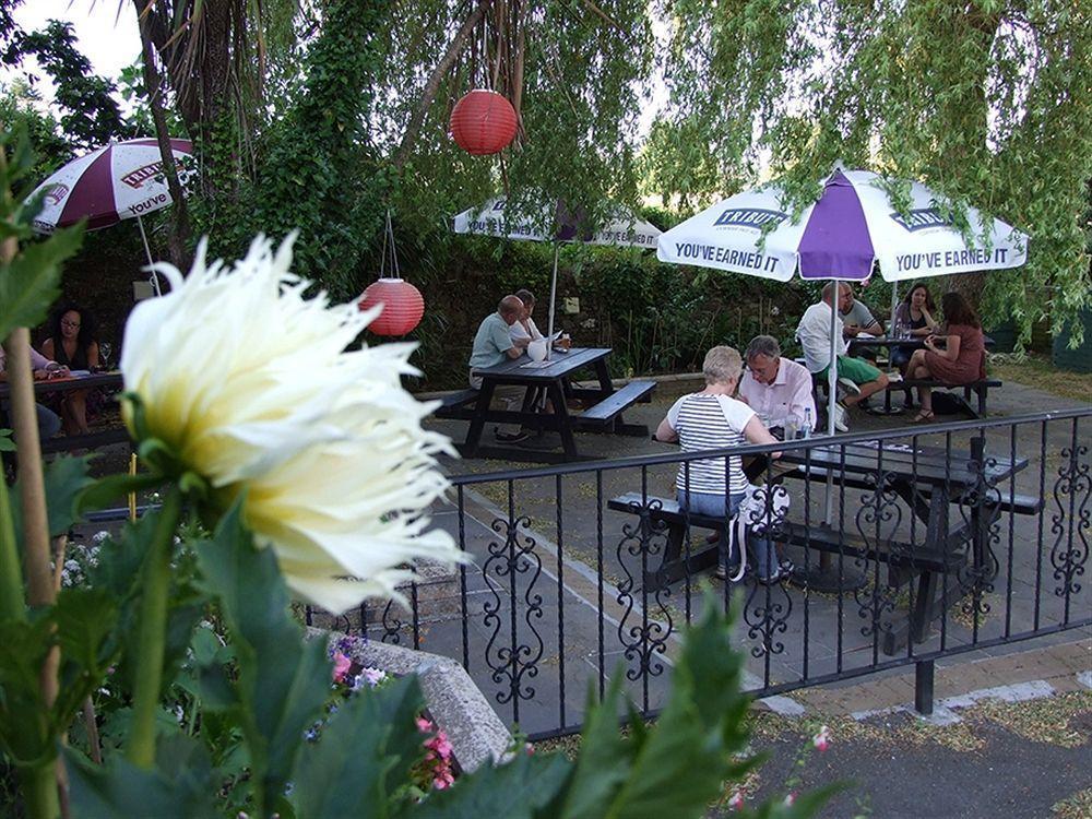 Royal Oak Inn Лосуитиел Екстериор снимка