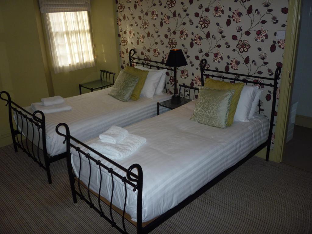 Royal Oak Inn Лосуитиел Стая снимка