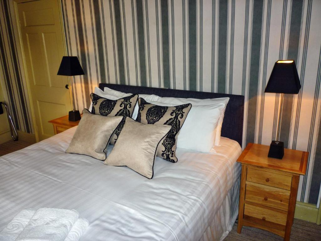 Royal Oak Inn Лосуитиел Стая снимка