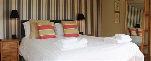 Royal Oak Inn Лосуитиел Екстериор снимка